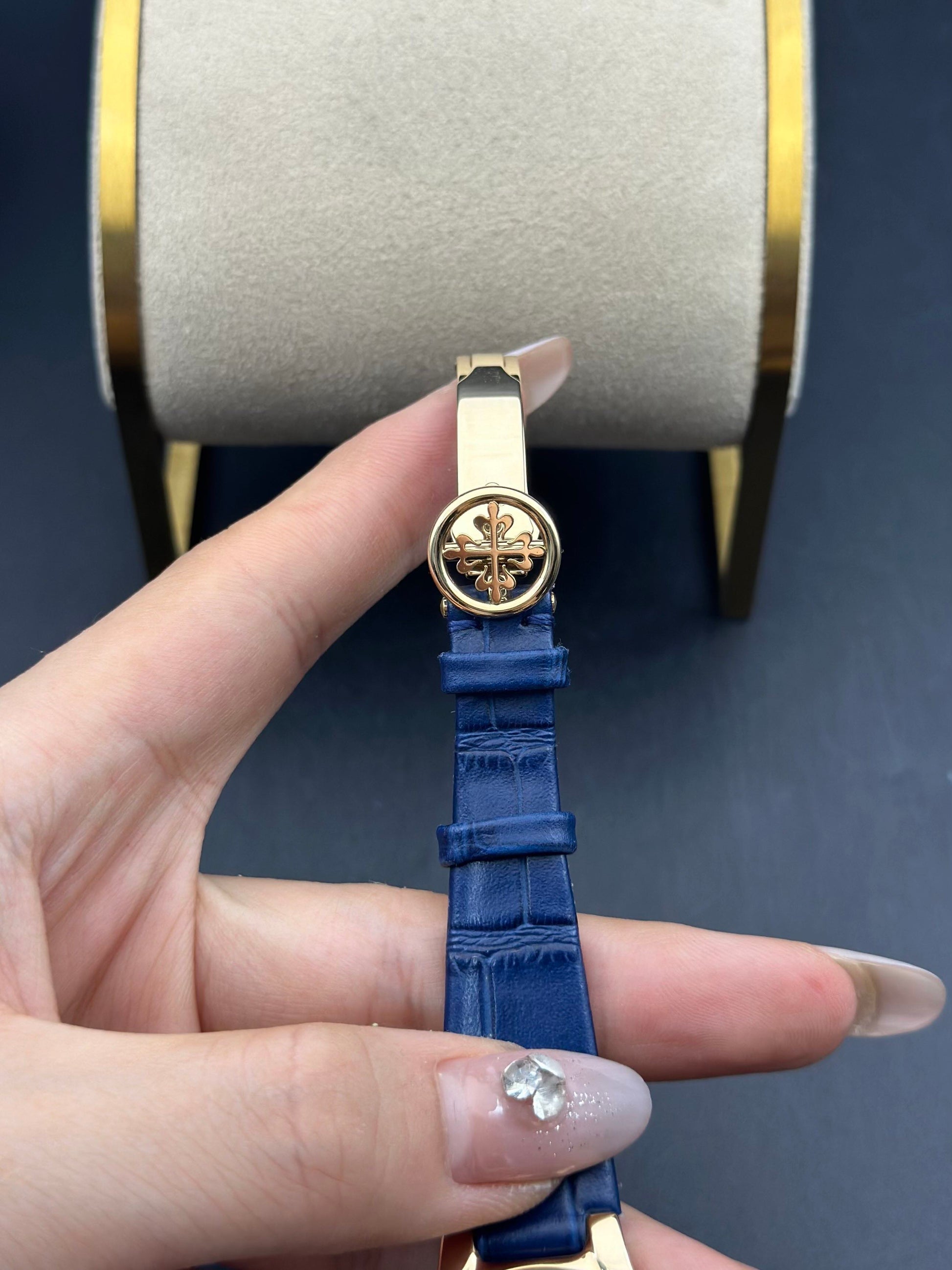 Patek Philippe 4890J-001
