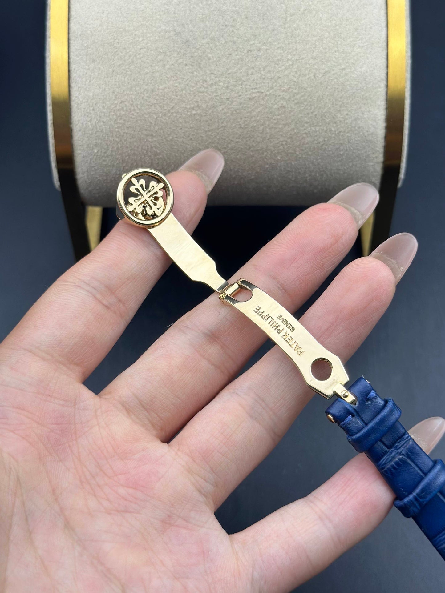 Patek Philippe 4890J-001