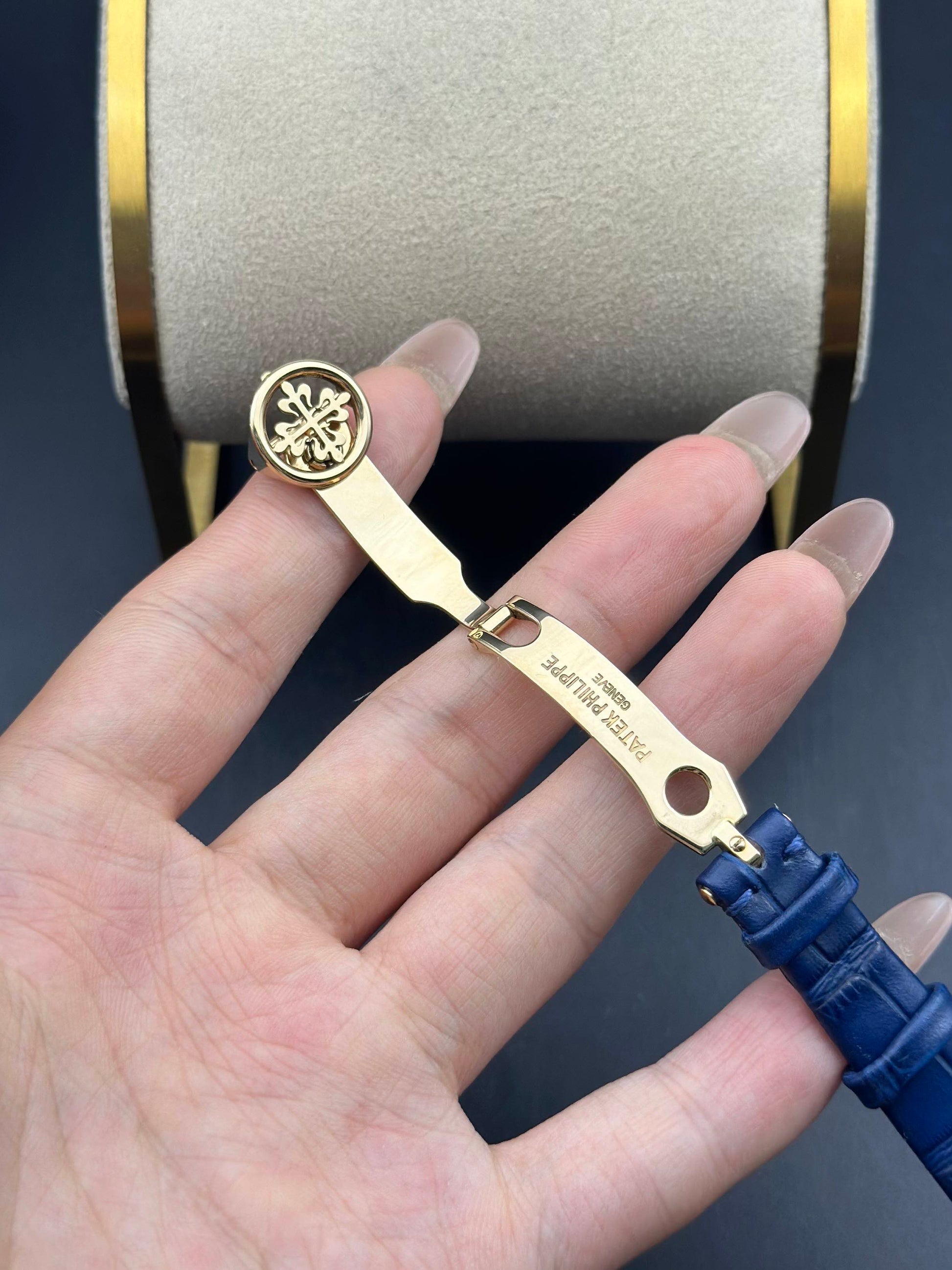 Patek Philippe 4890J-001