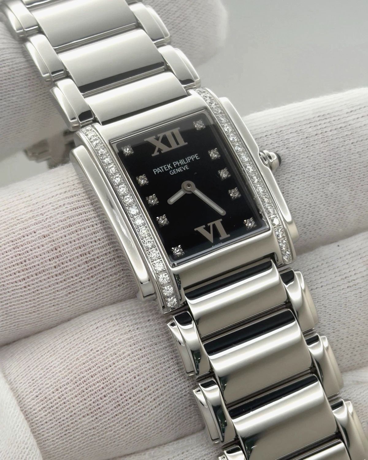 Patek Philippe 4910/10A-010