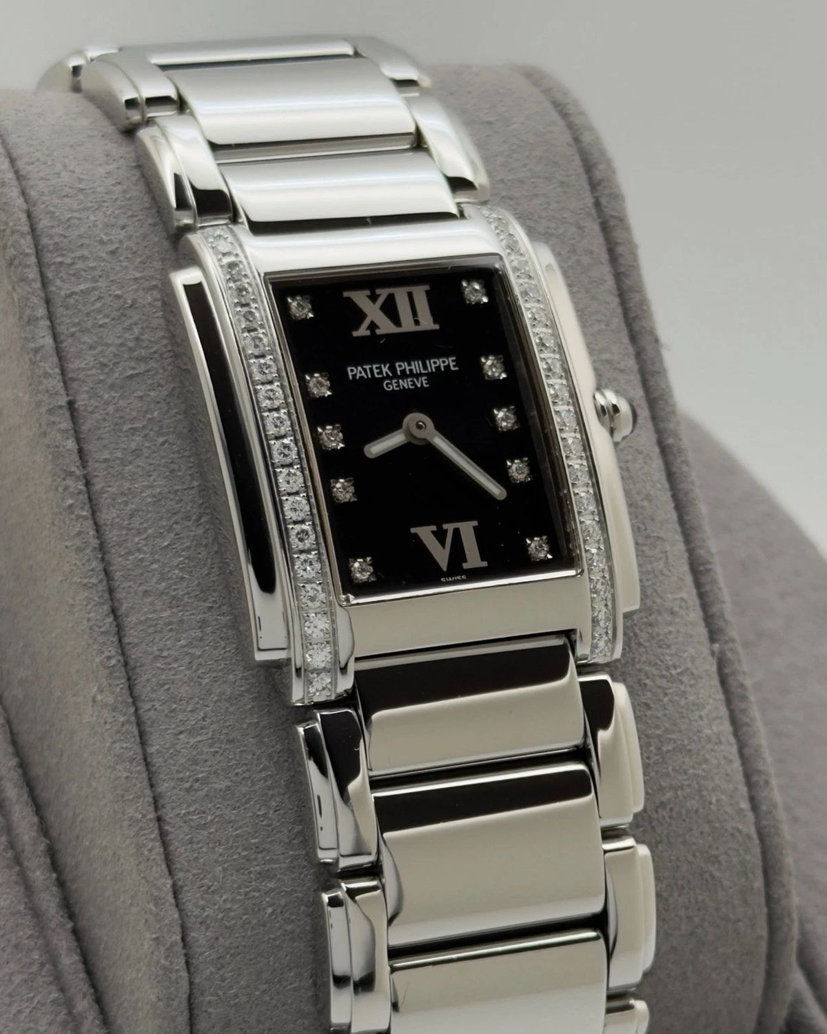 Patek Philippe 4910/10A-010