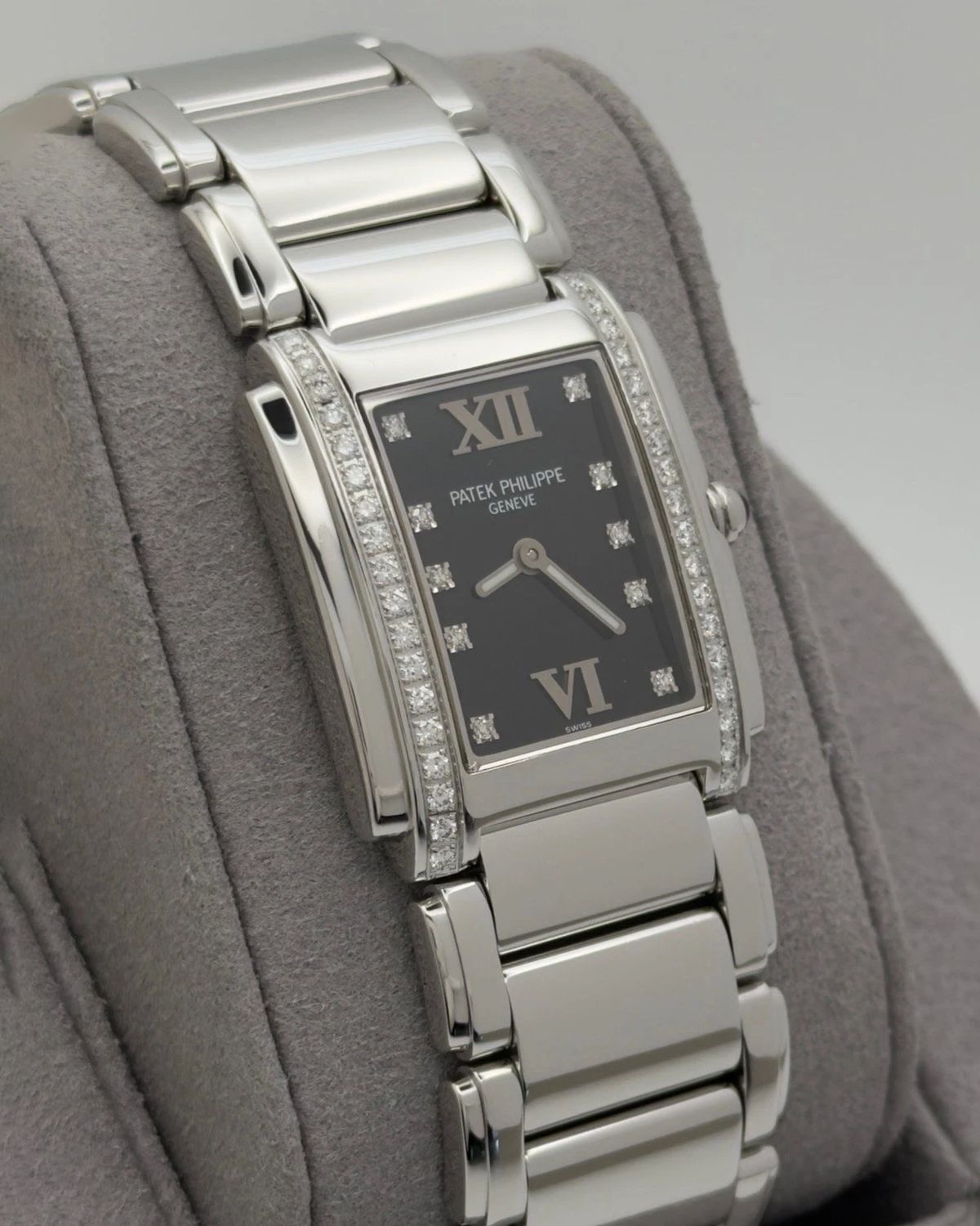 Patek Philippe 4910/10A-010