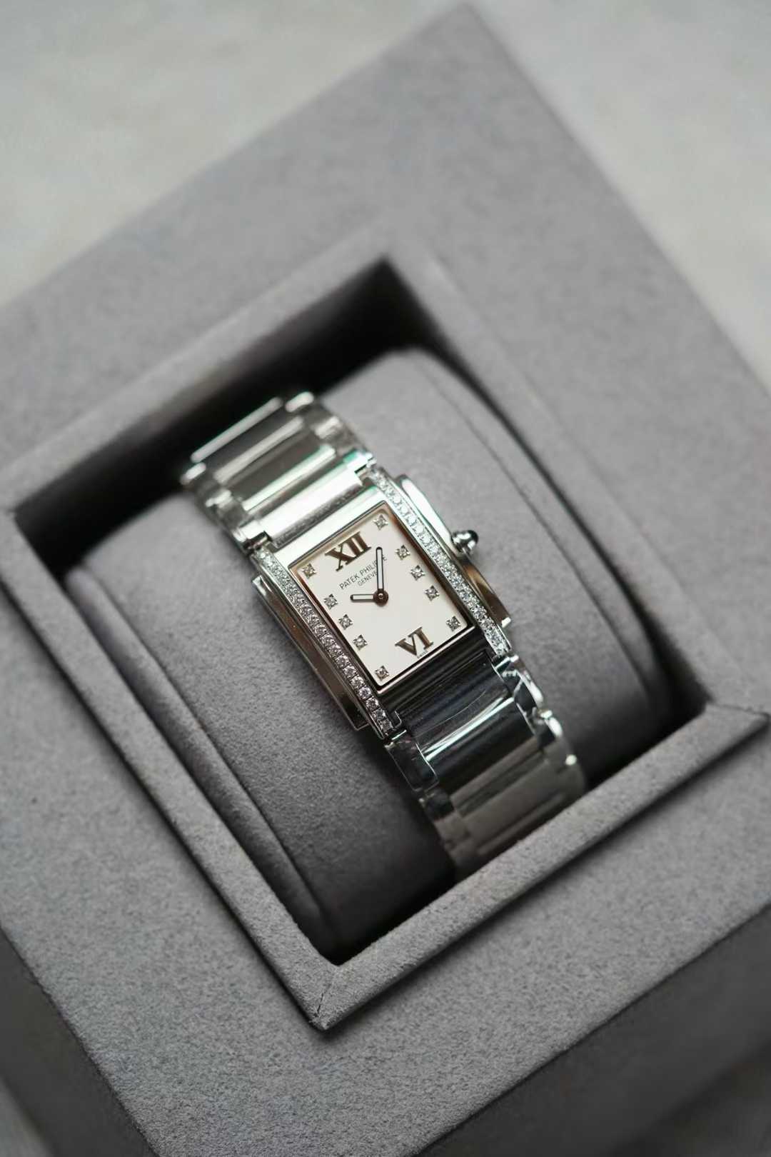 Patek Philippe 4910/10A-011