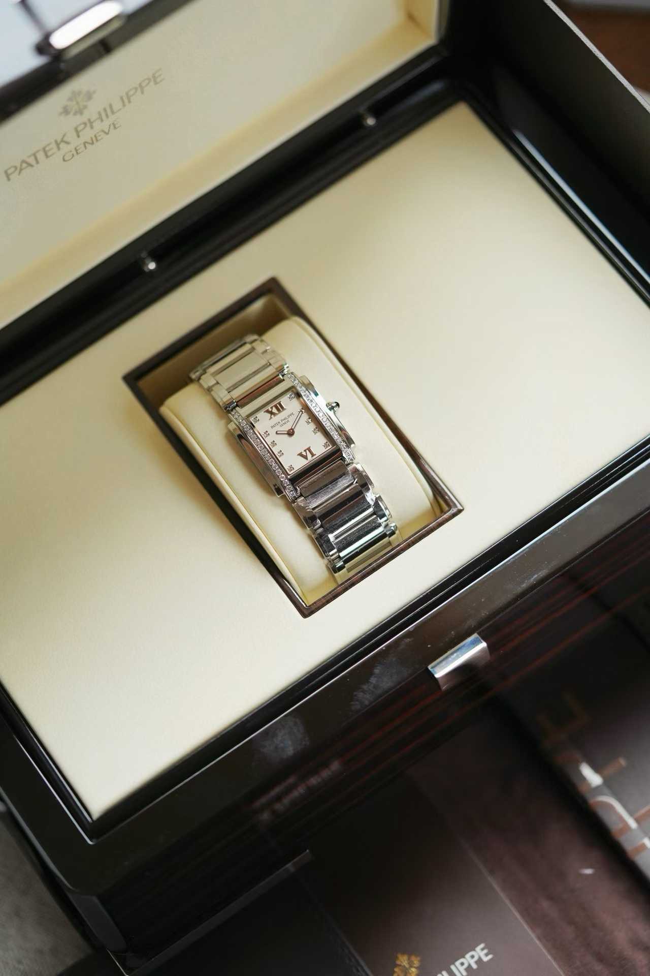 Patek Philippe 4910/10A-011