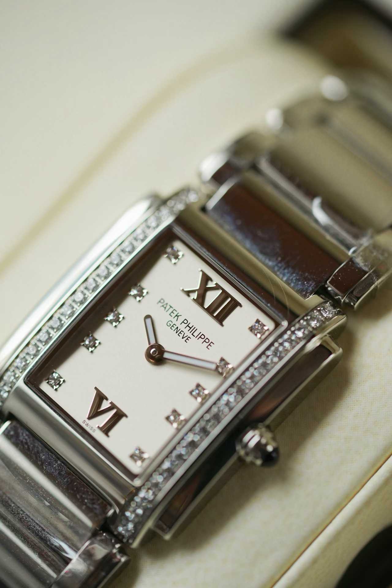 Patek Philippe 4910/10A-011