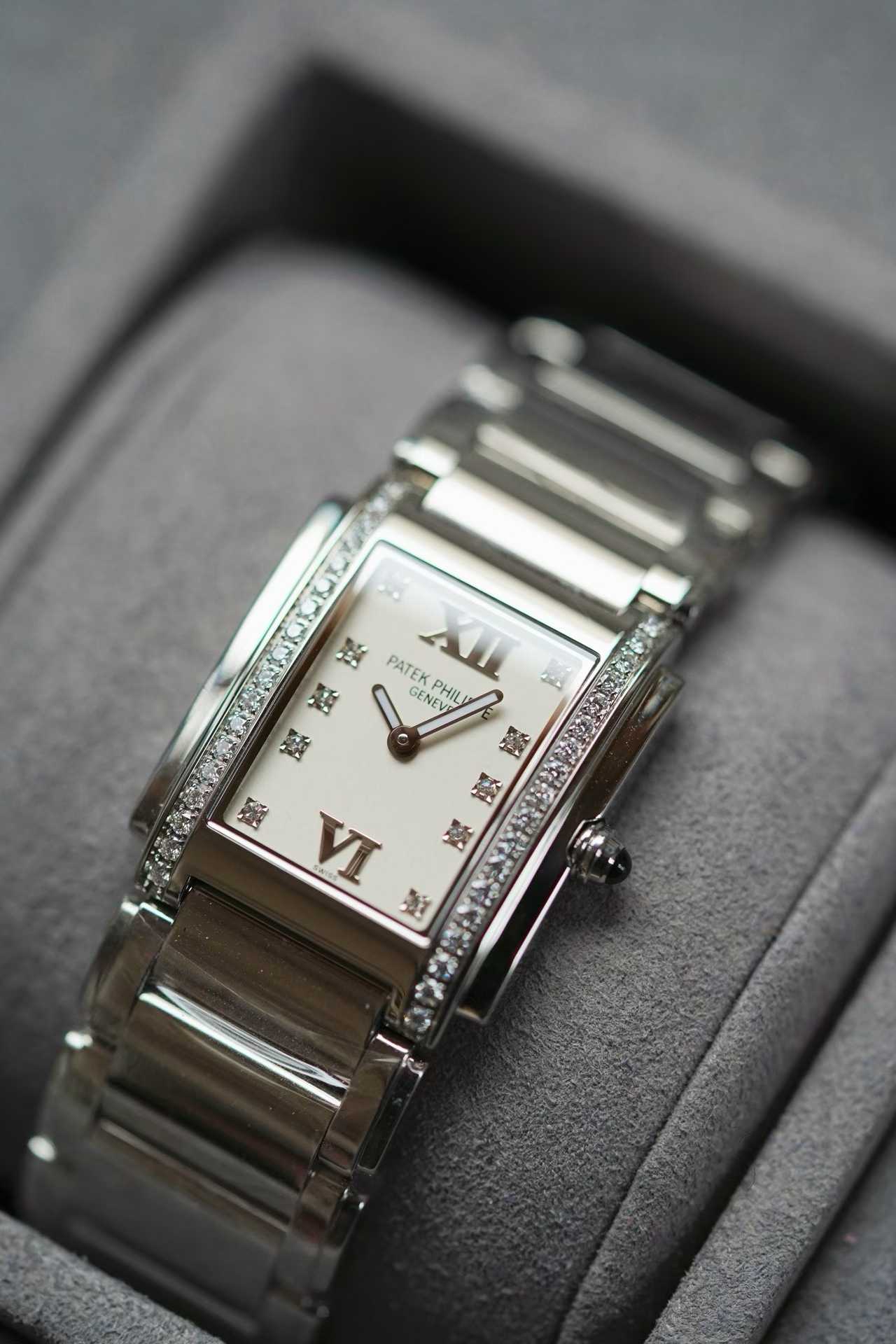 Patek Philippe 4910/10A-011
