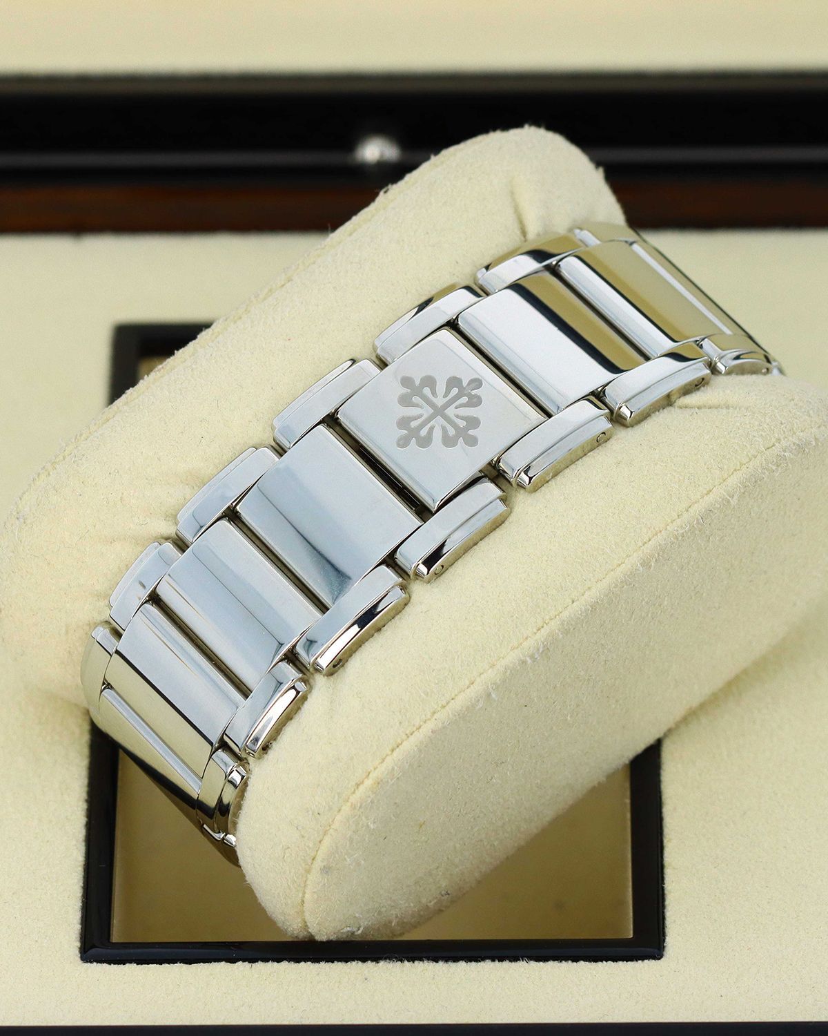 Patek Philippe 4910/10A-012