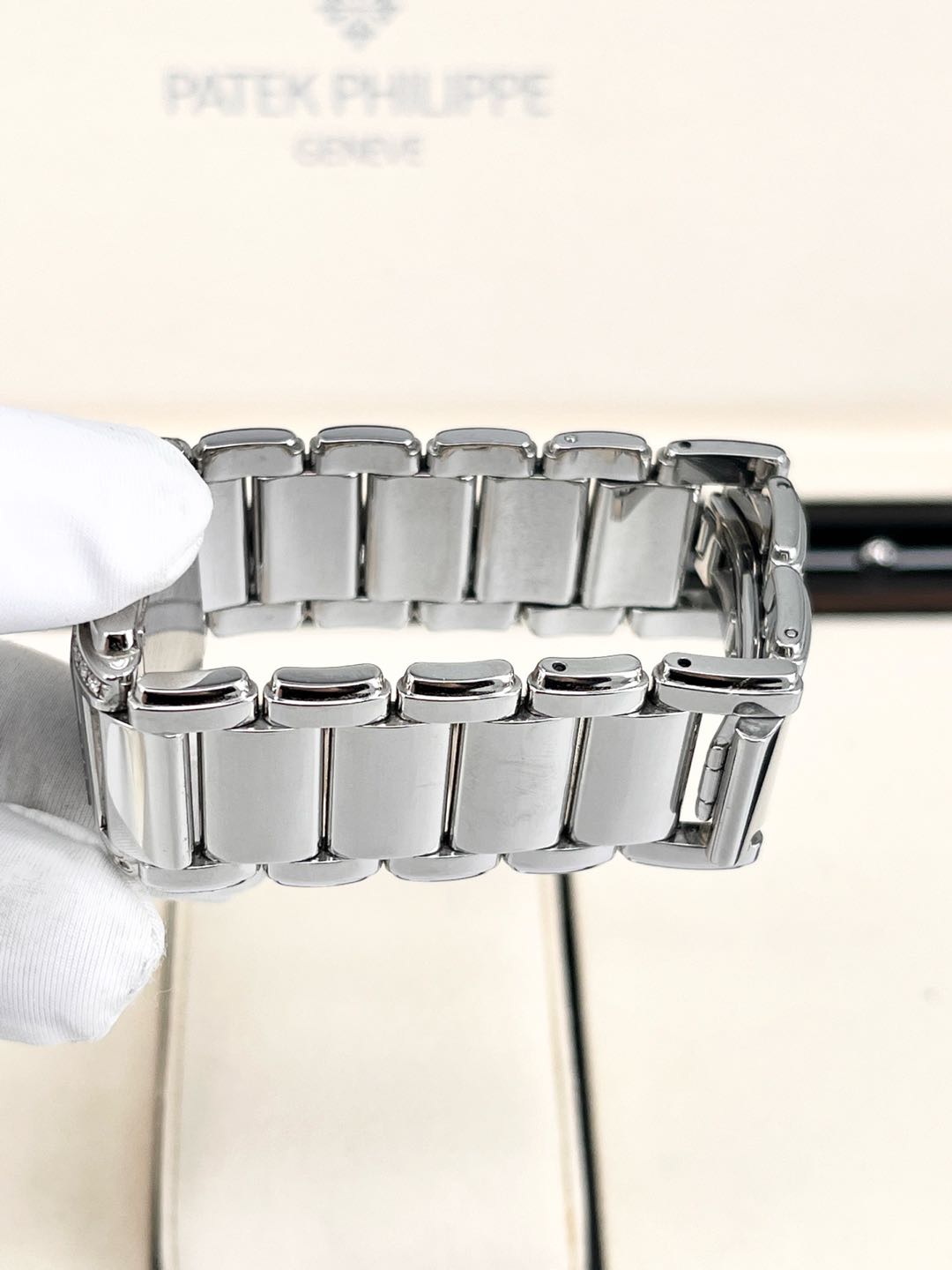 Patek Philippe 4910/10A-012