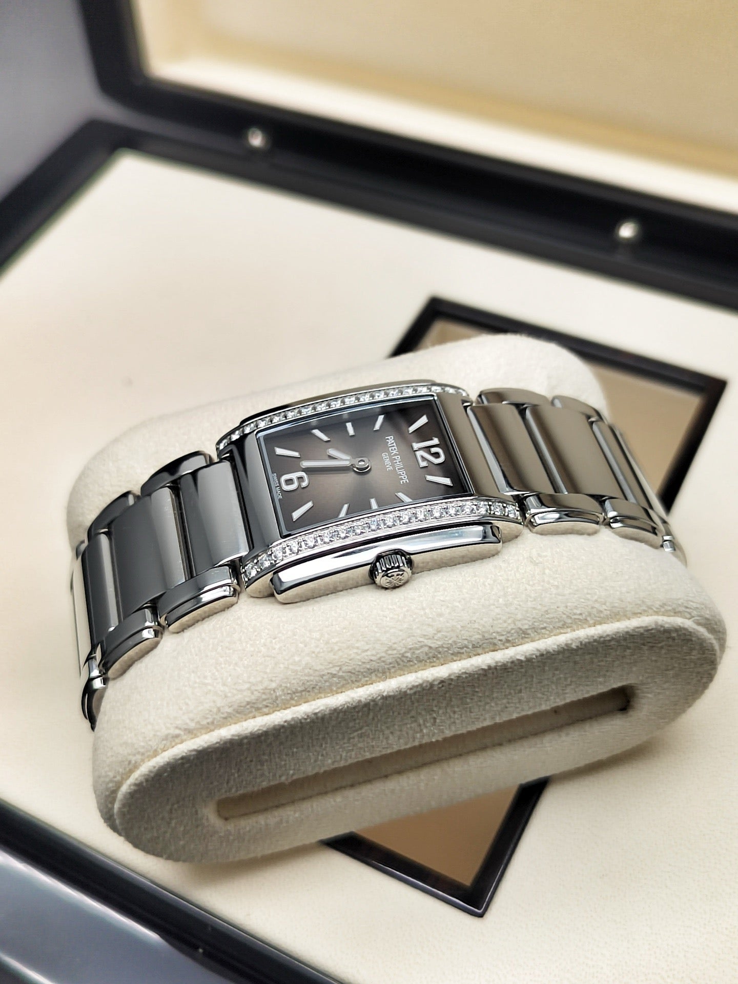 Patek Philippe 4910/1200A-010