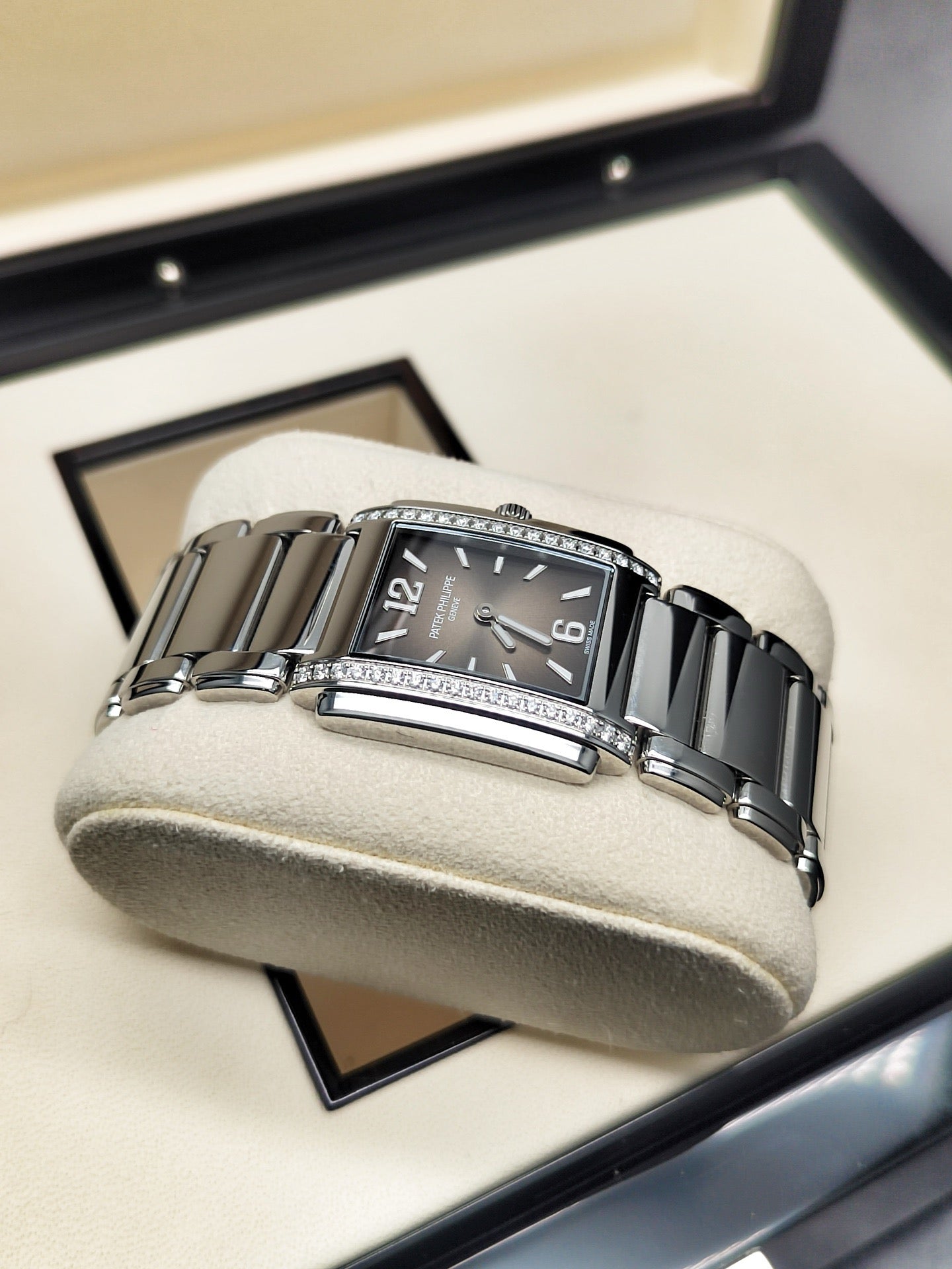 Patek Philippe 4910/1200A-010