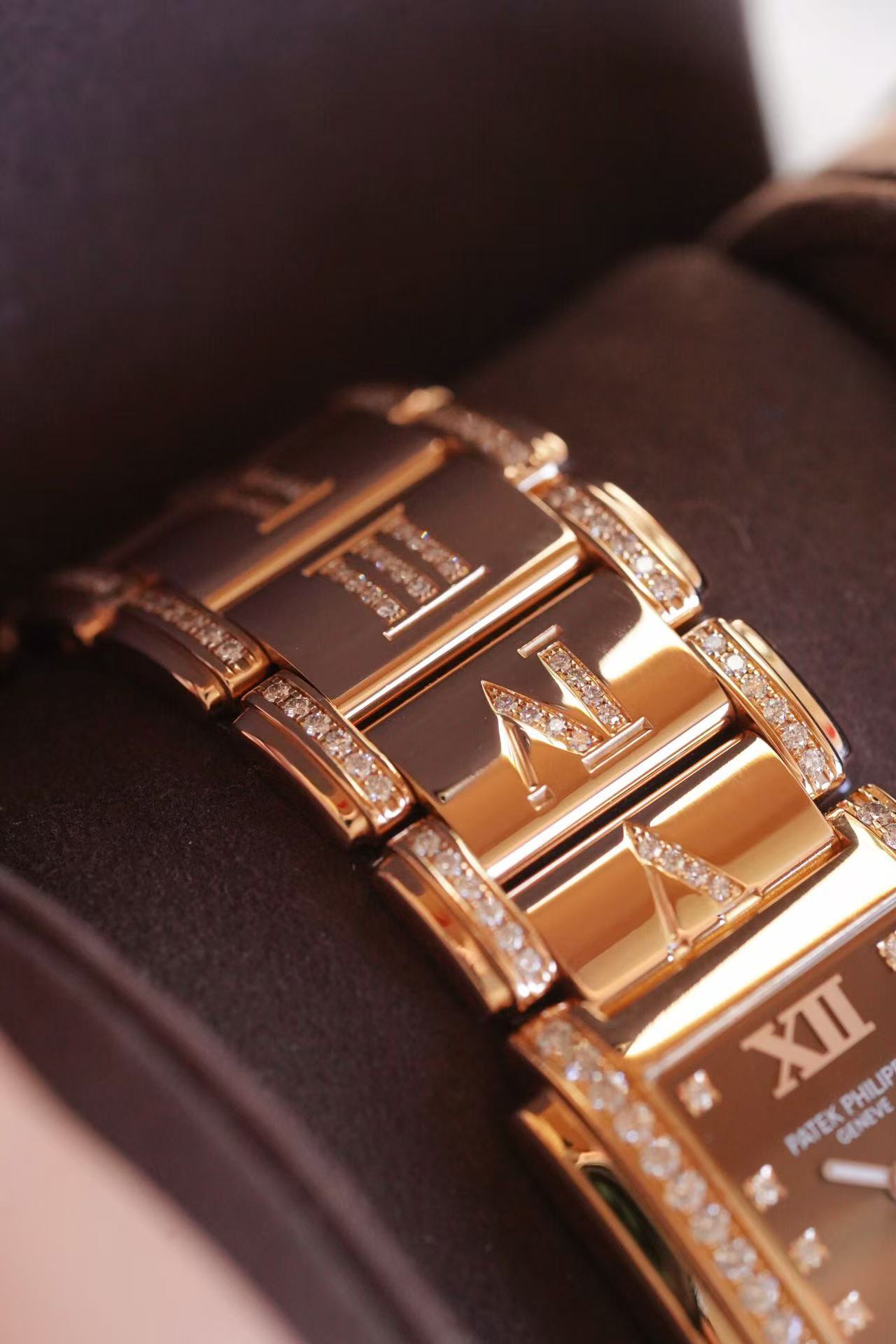 Patek Philippe 4910