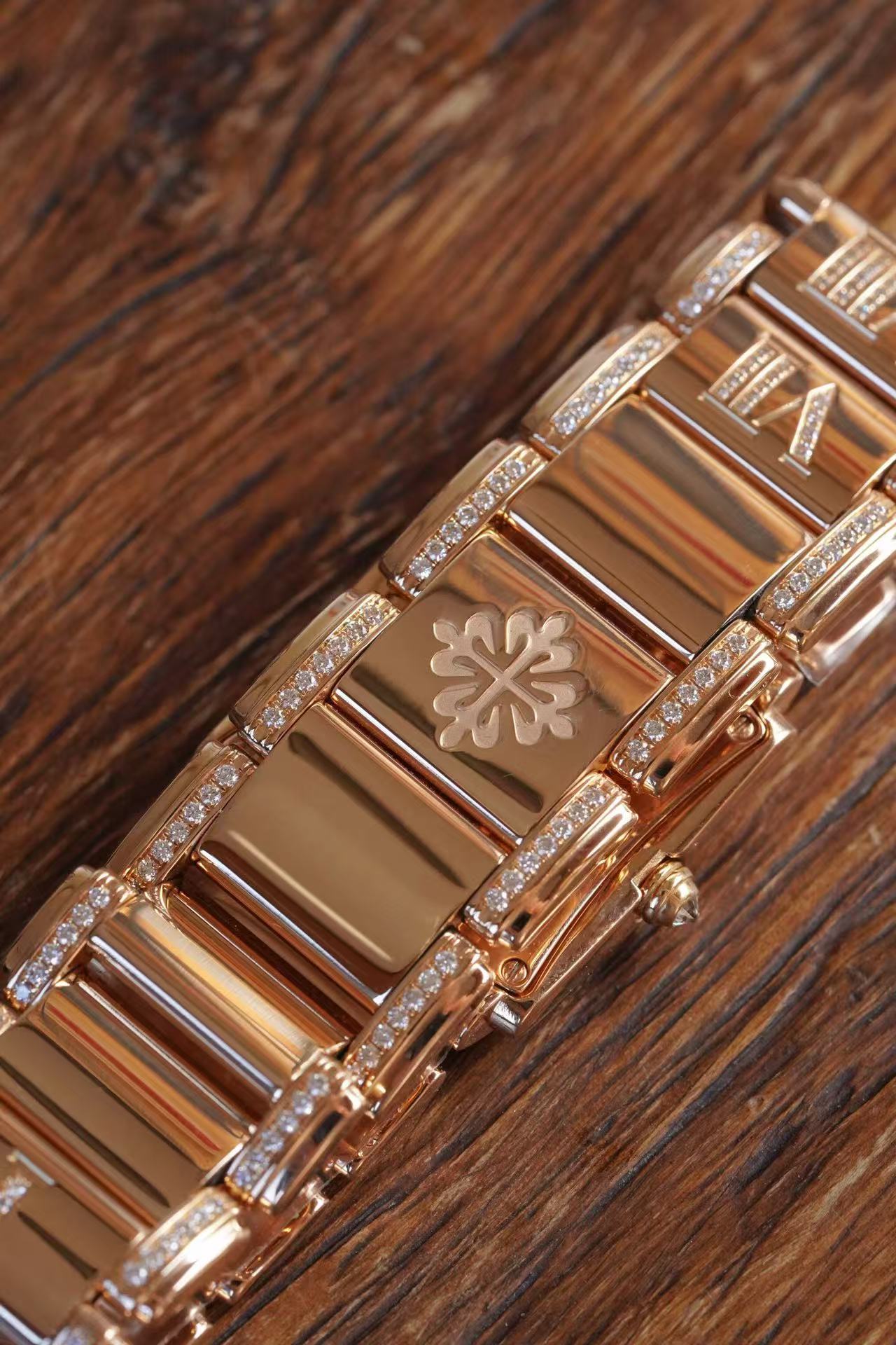 Patek Philippe 4910