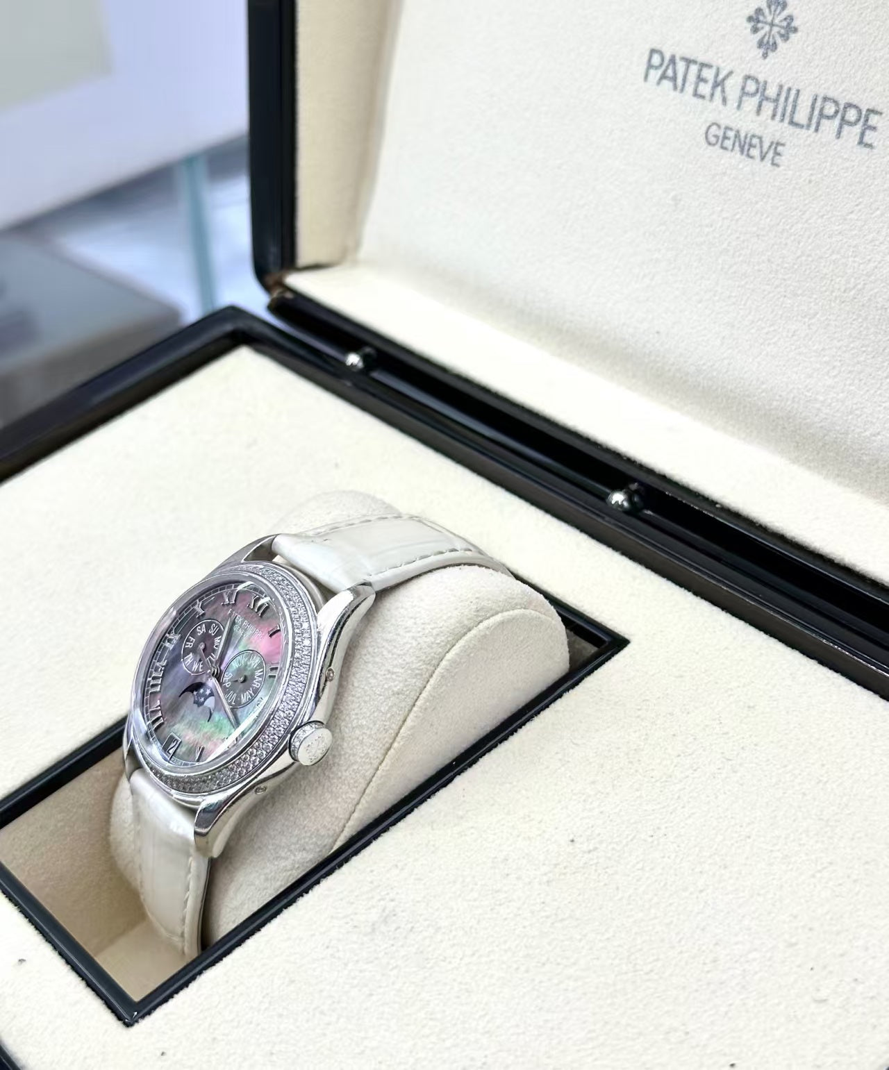 Patek Philippe 4936G-001