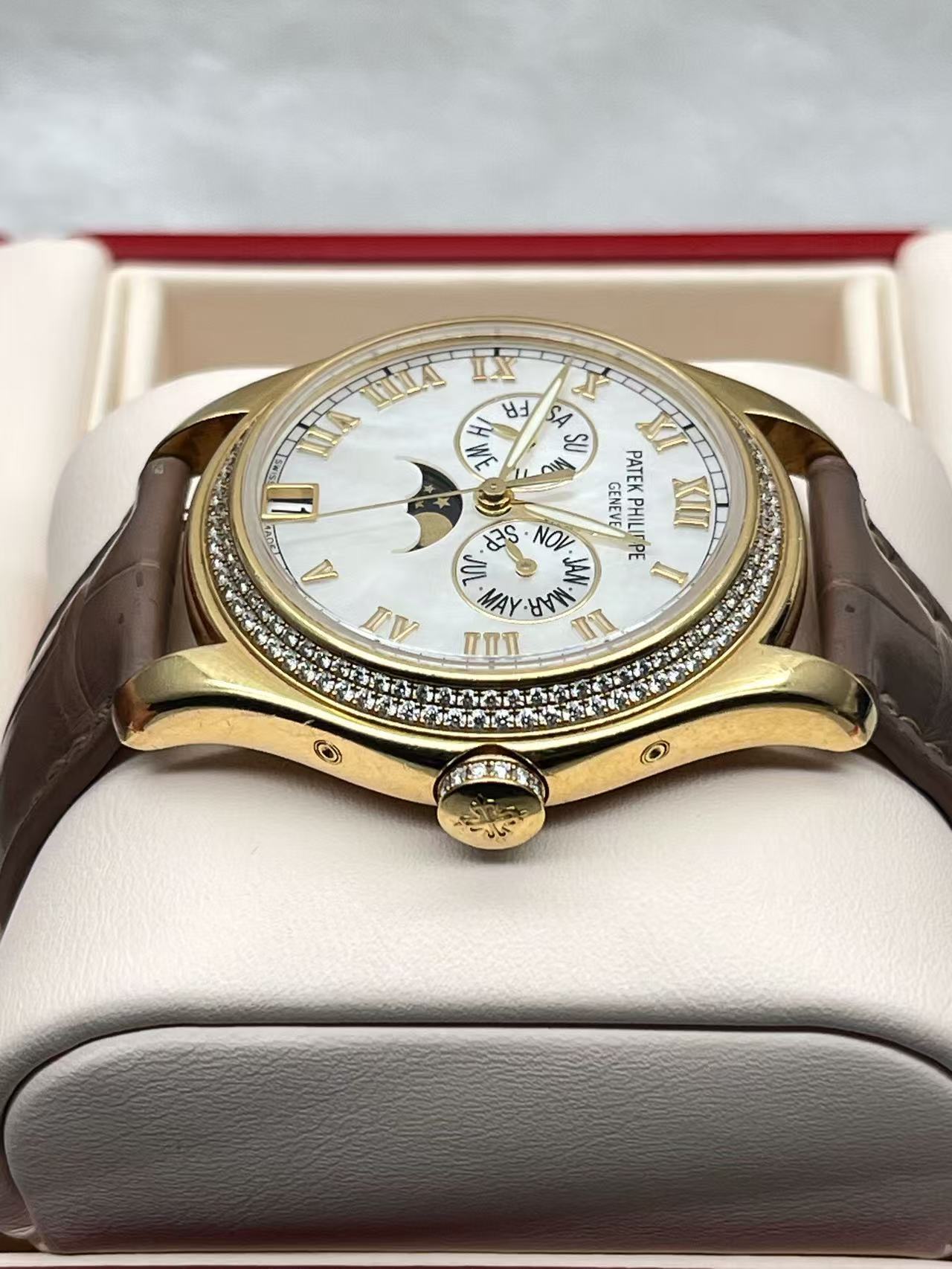 Patek Philippe 4936J-001