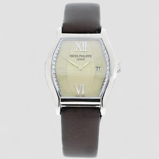 Patek Philippe 4949G-001