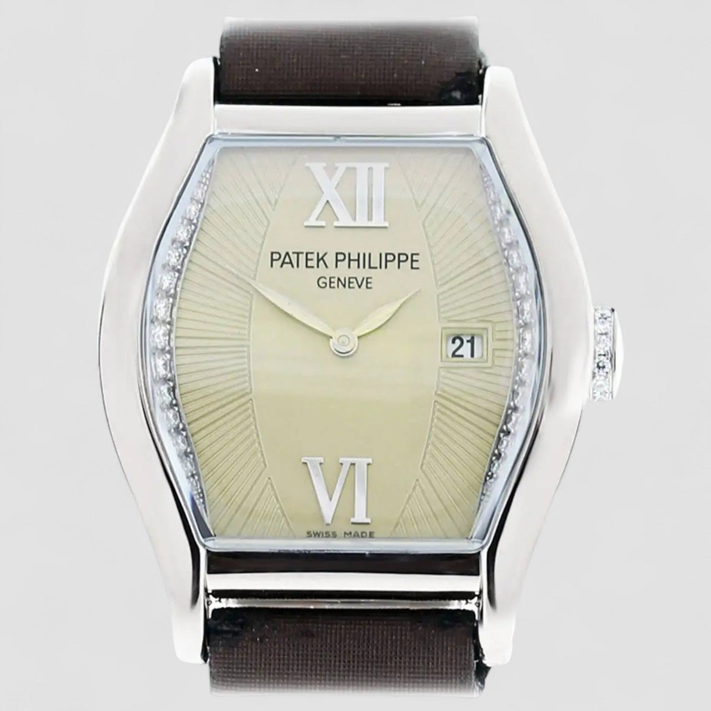 Patek Philippe 4949G-001