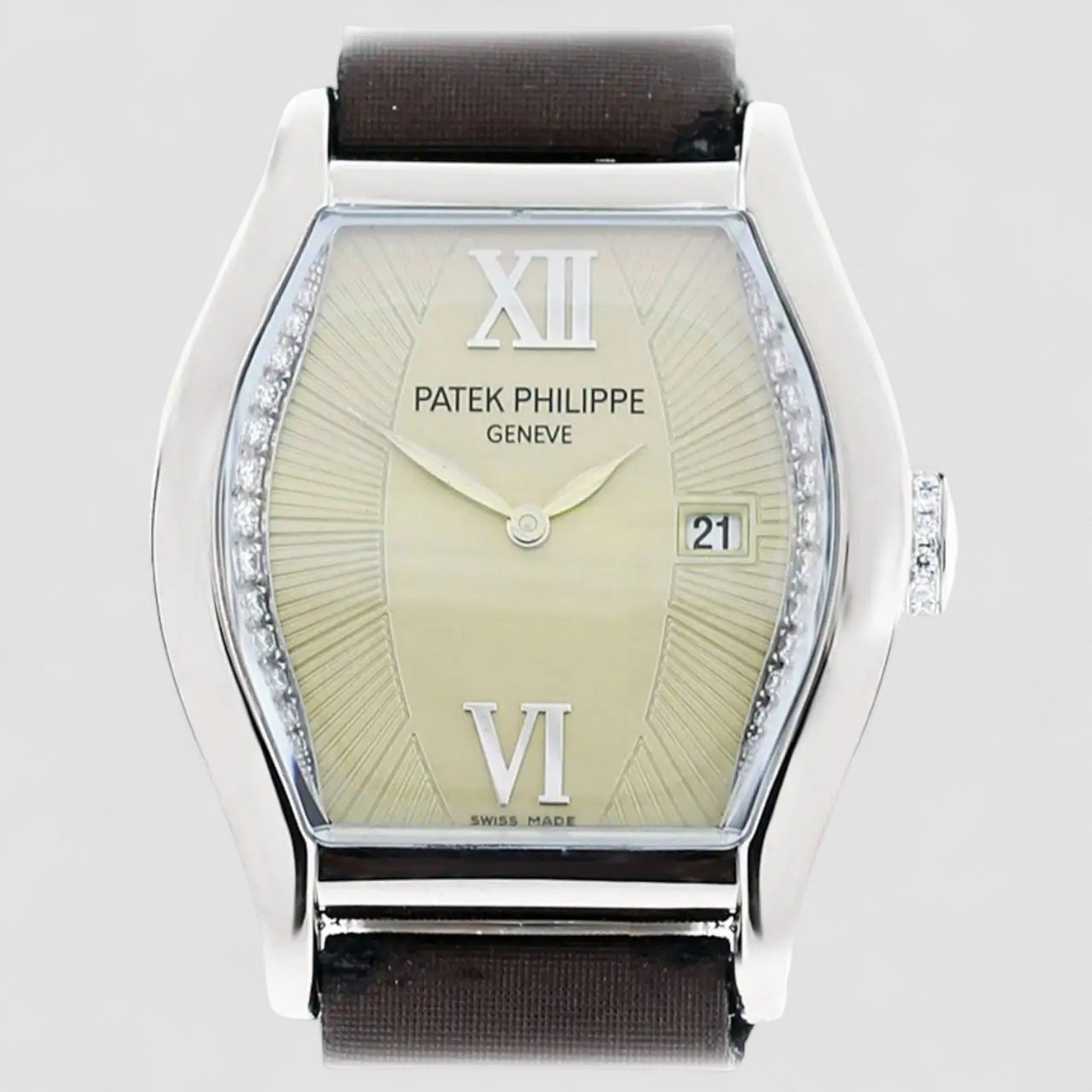 Patek Philippe 4949G-001