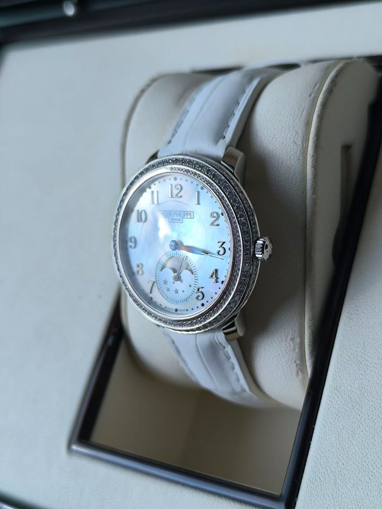 Patek Philippe 4968G-010