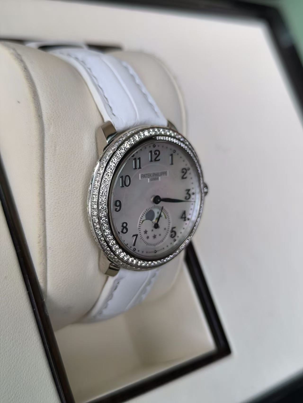 Patek Philippe 4968G-010