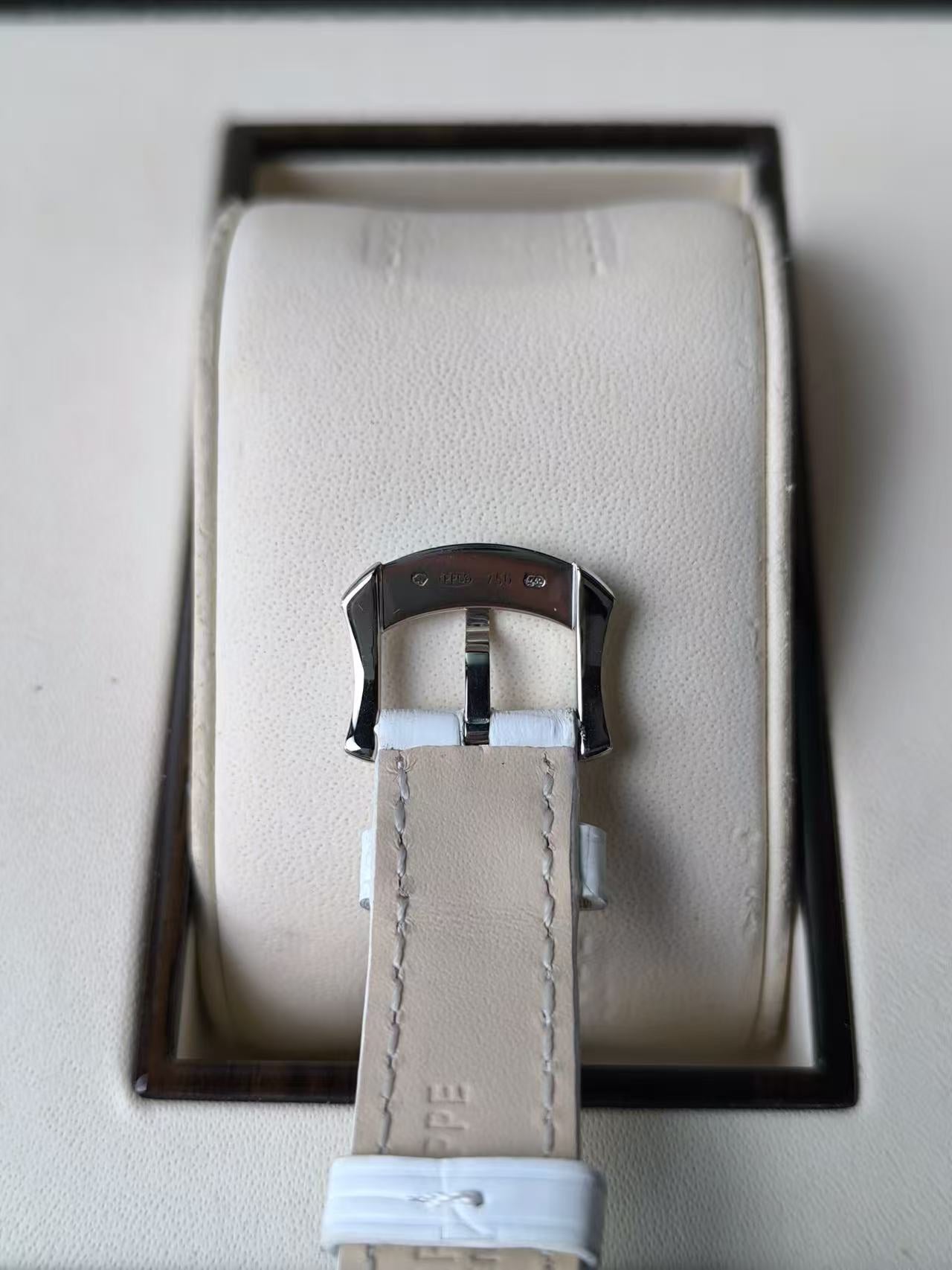 Patek Philippe 4968G-010