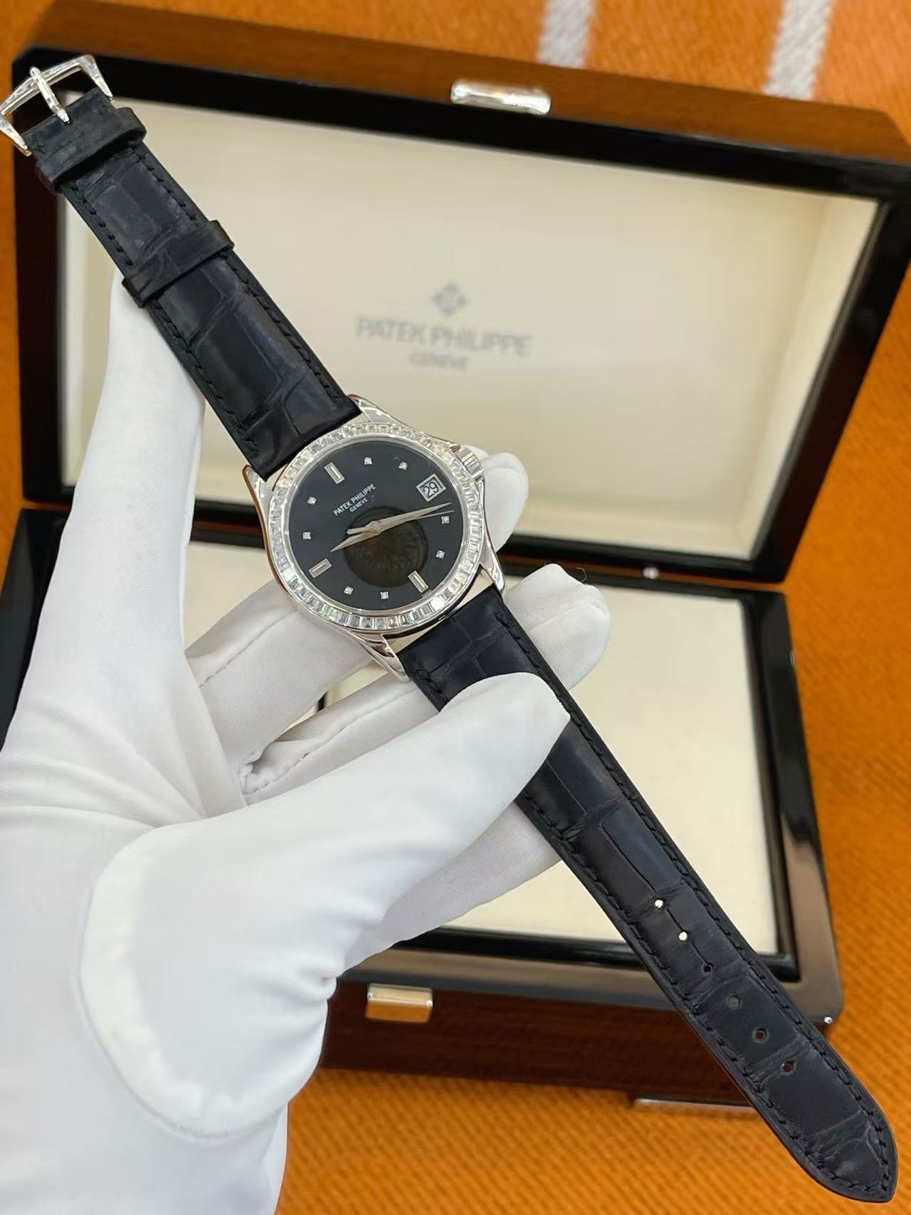 Patek Philippe 5118-P-001