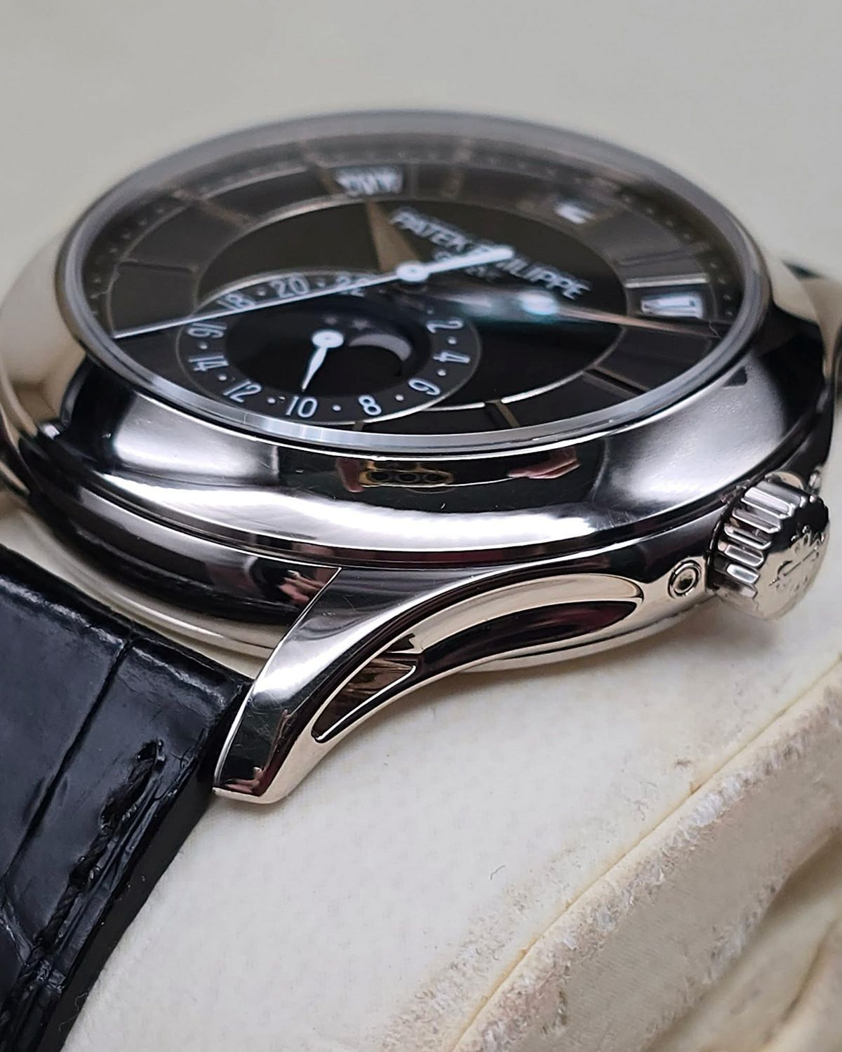 Patek Philippe 5205G-010