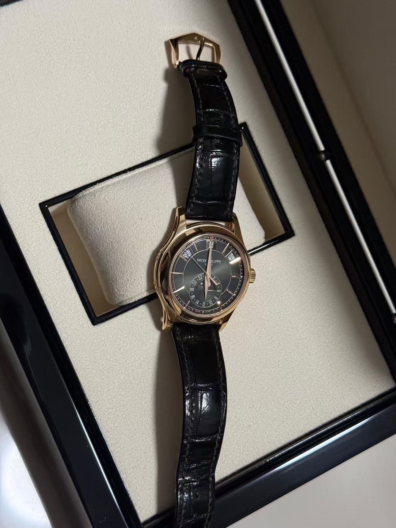 Patek Philippe 5205R-011