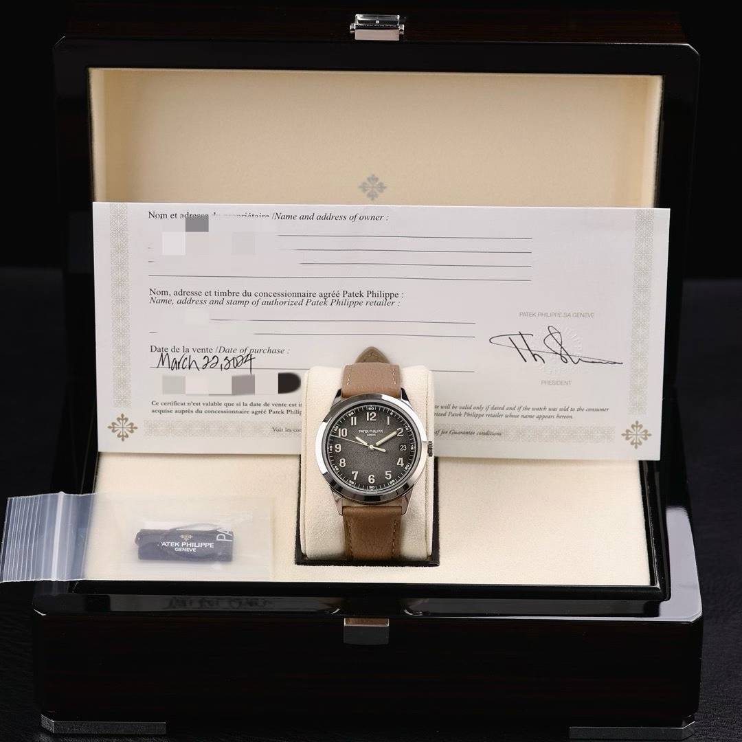 Patek Philippe 5226G-001