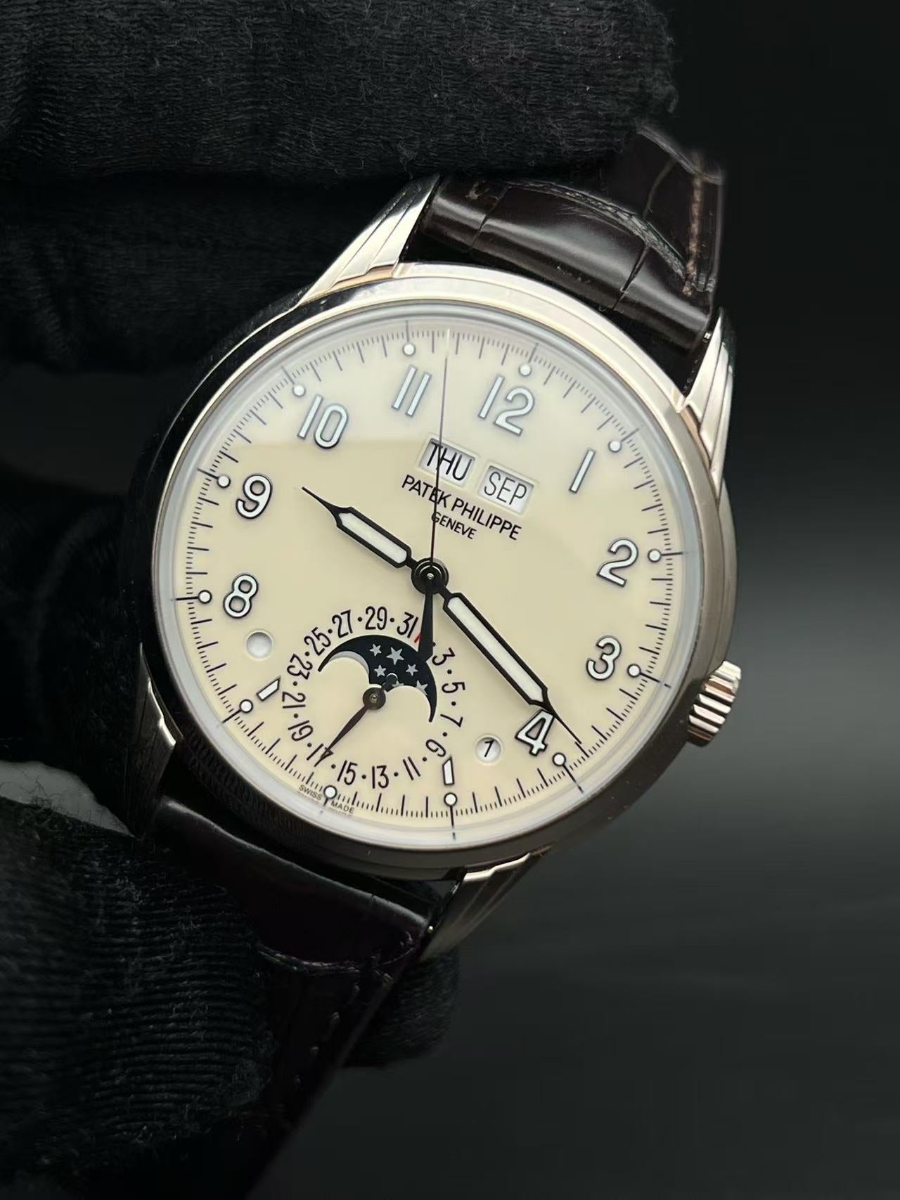 Patek Philippe 5320G