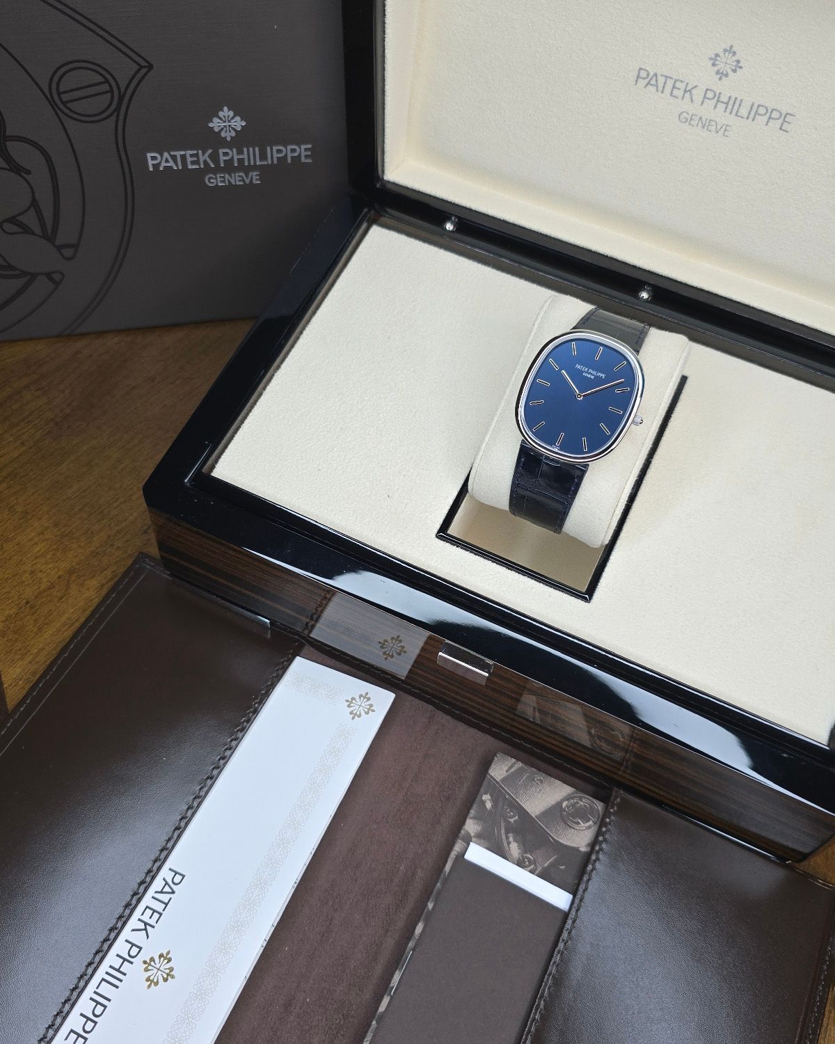 Patek Philippe 5738P-001
