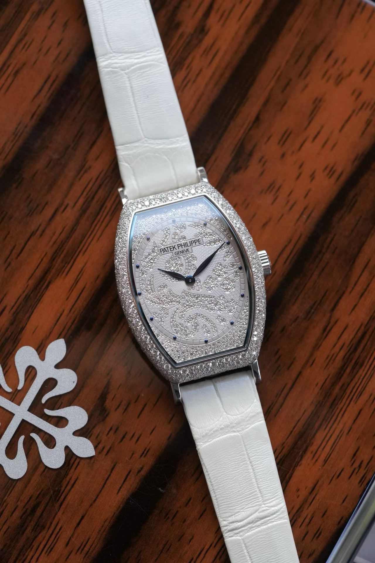 Patek Philippe 7099G-001