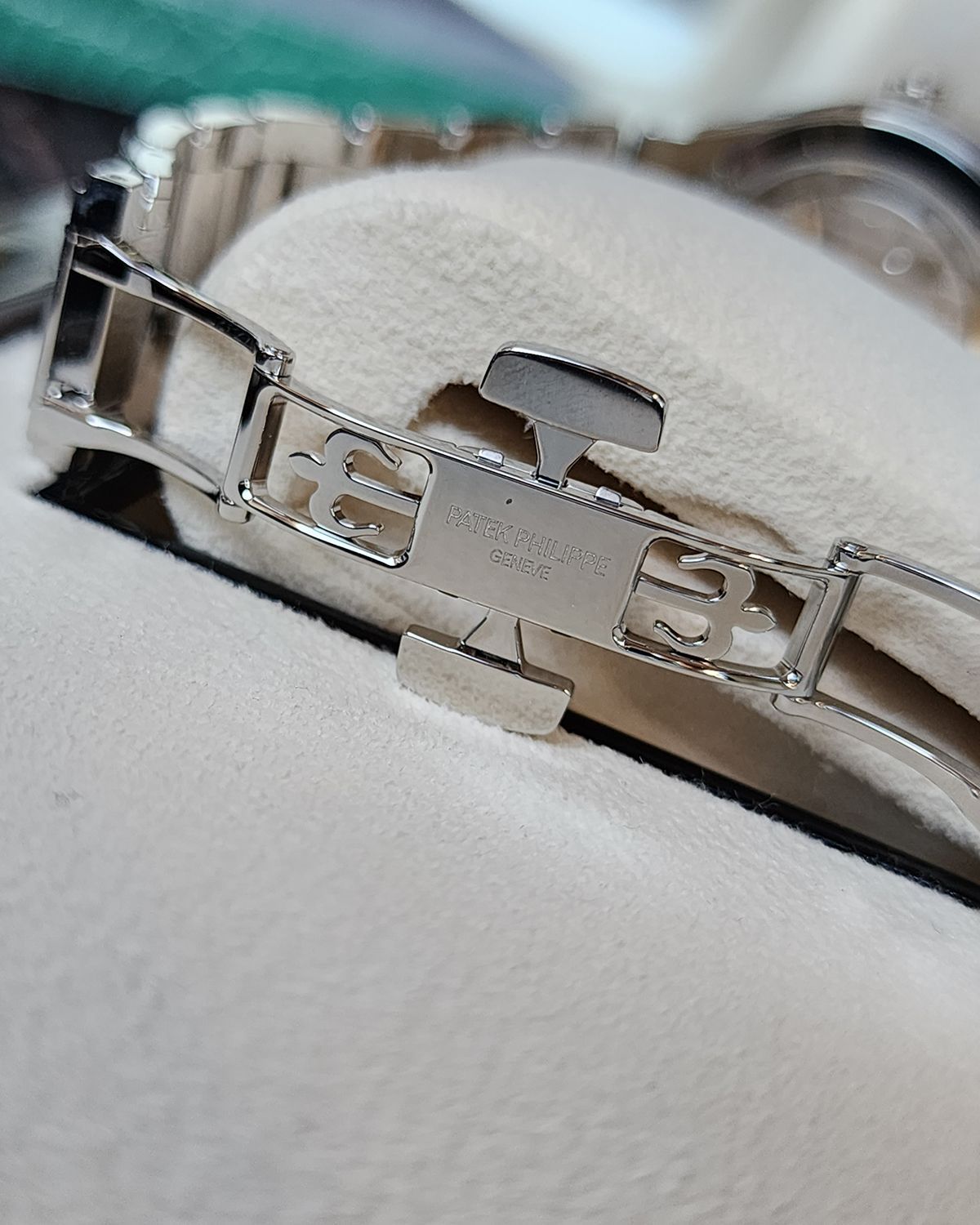 Patek Philippe 7300/1200A-001