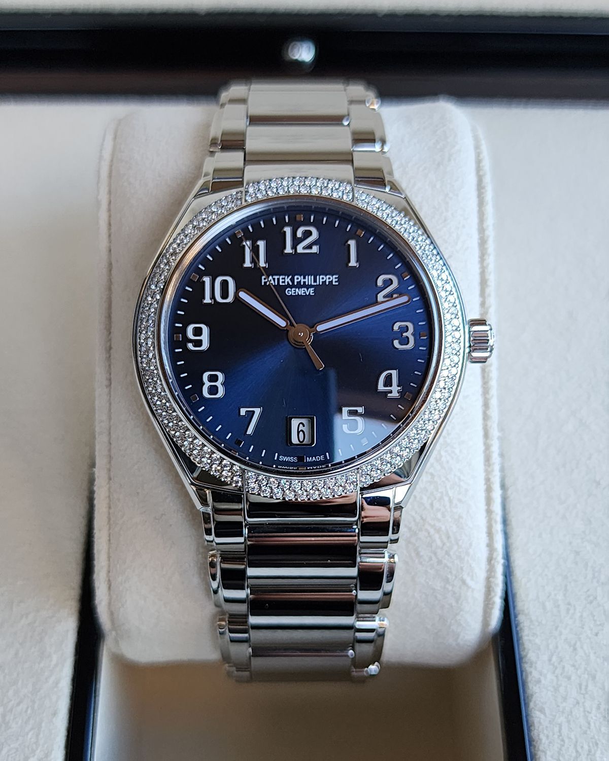 Patek Philippe 7300/1200A-001