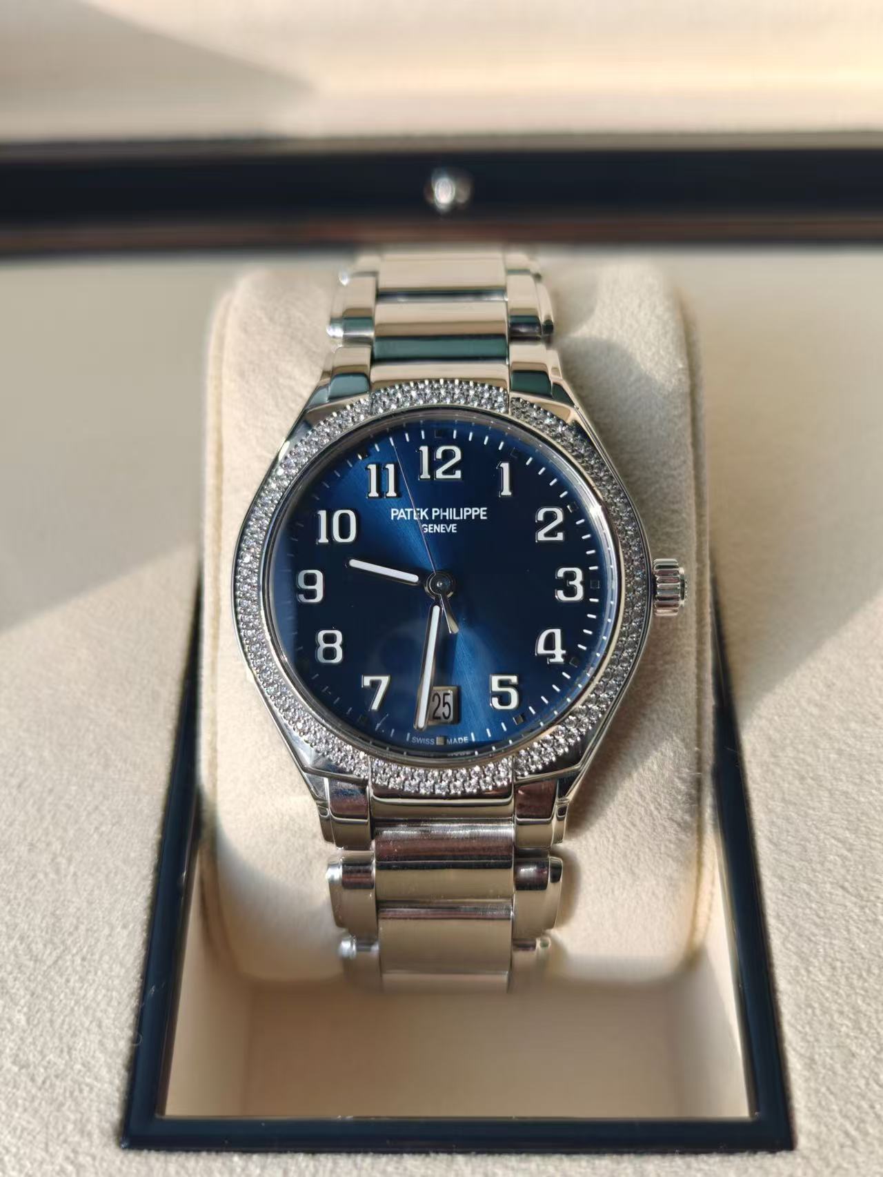 Patek Philippe 7300/1200A-001