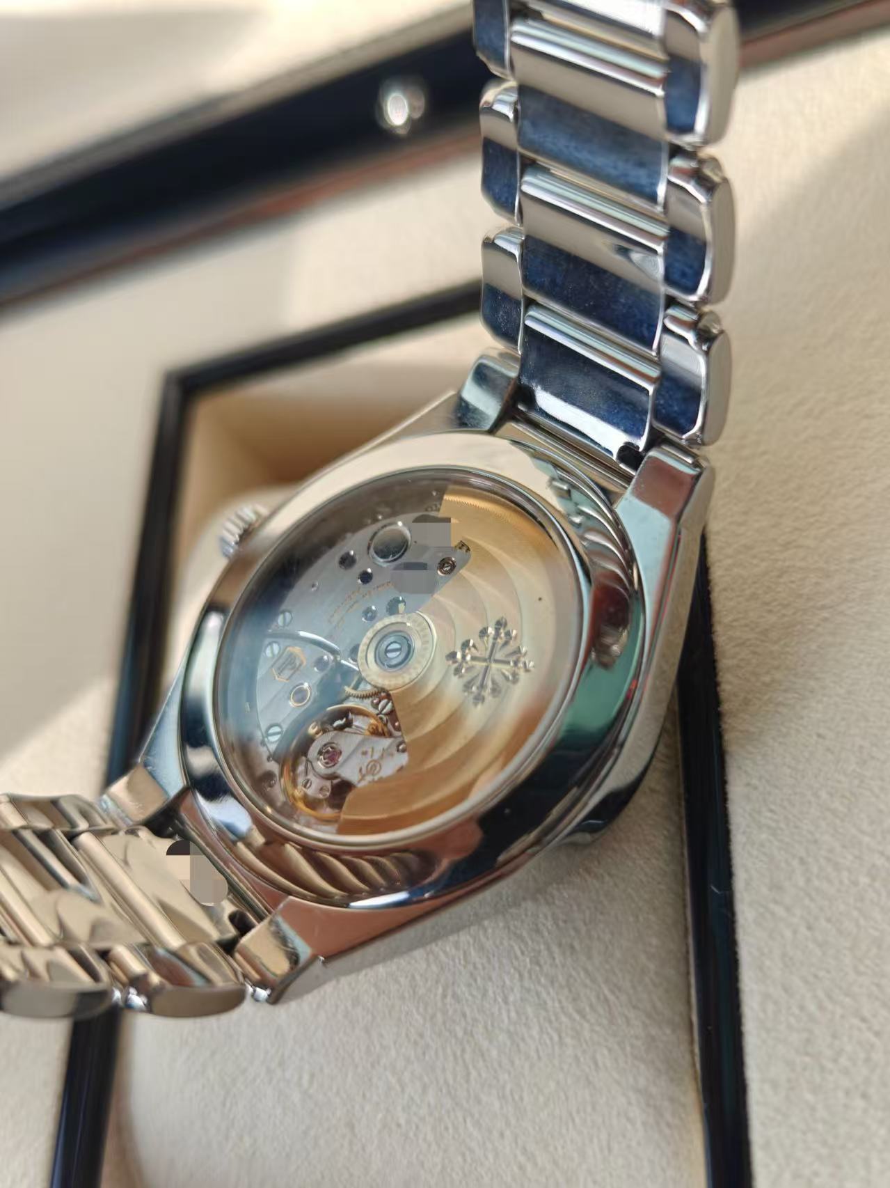Patek Philippe 7300/1200A-001