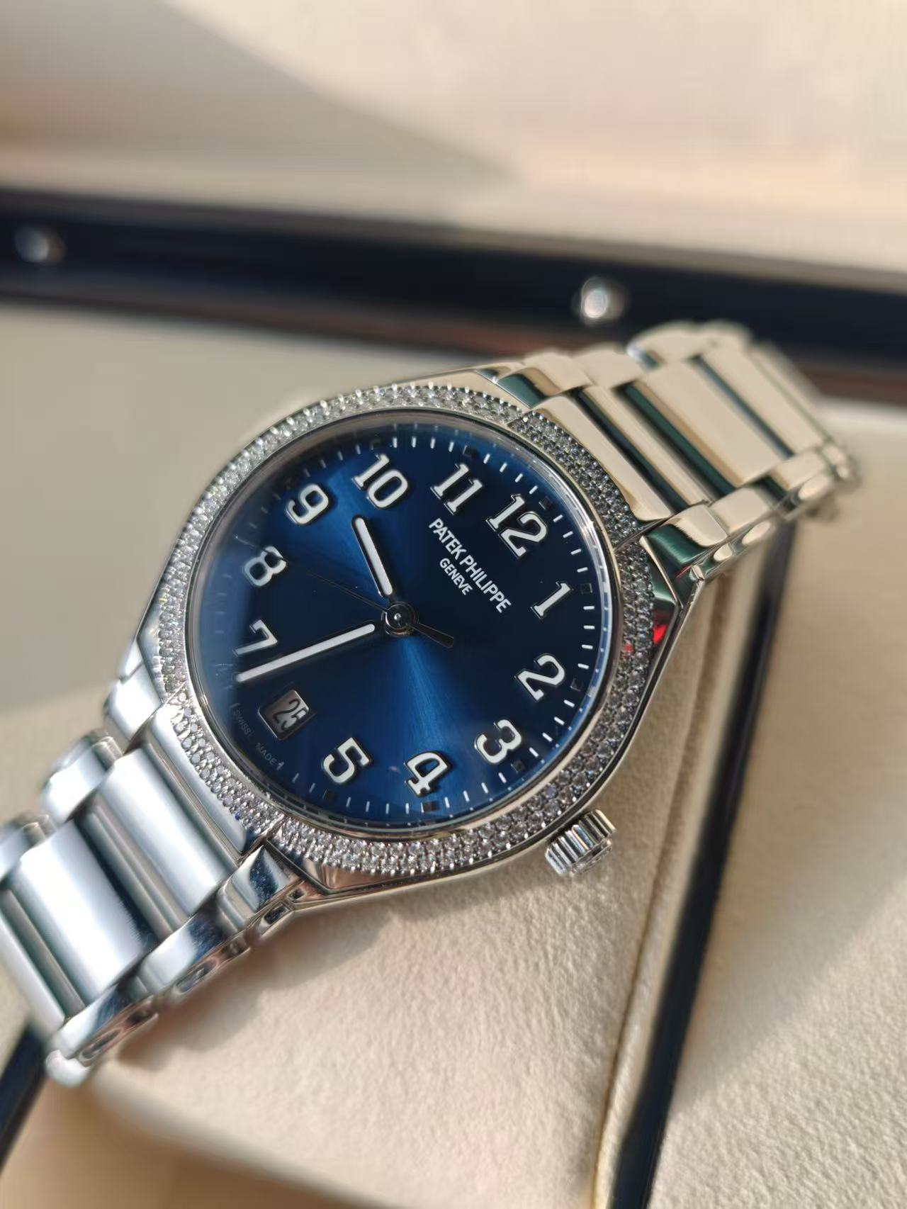 Patek Philippe 7300/1200A-001