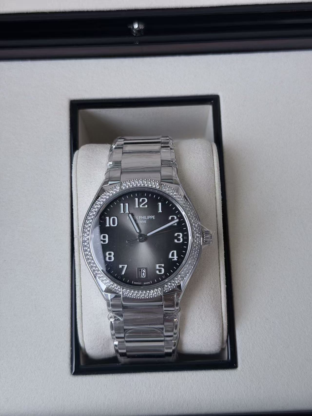 Patek Philippe 7300/1200A-010