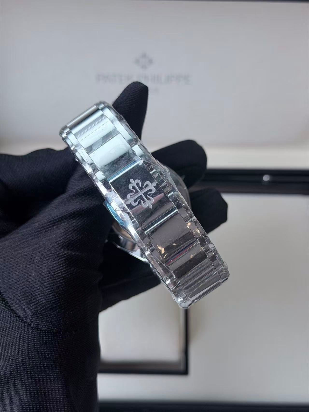 Patek Philippe 7300/1200A-010